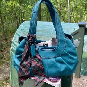 SOLD ✔️Coach F14379Vintage ego kiss lock hobo purse ( good condition)